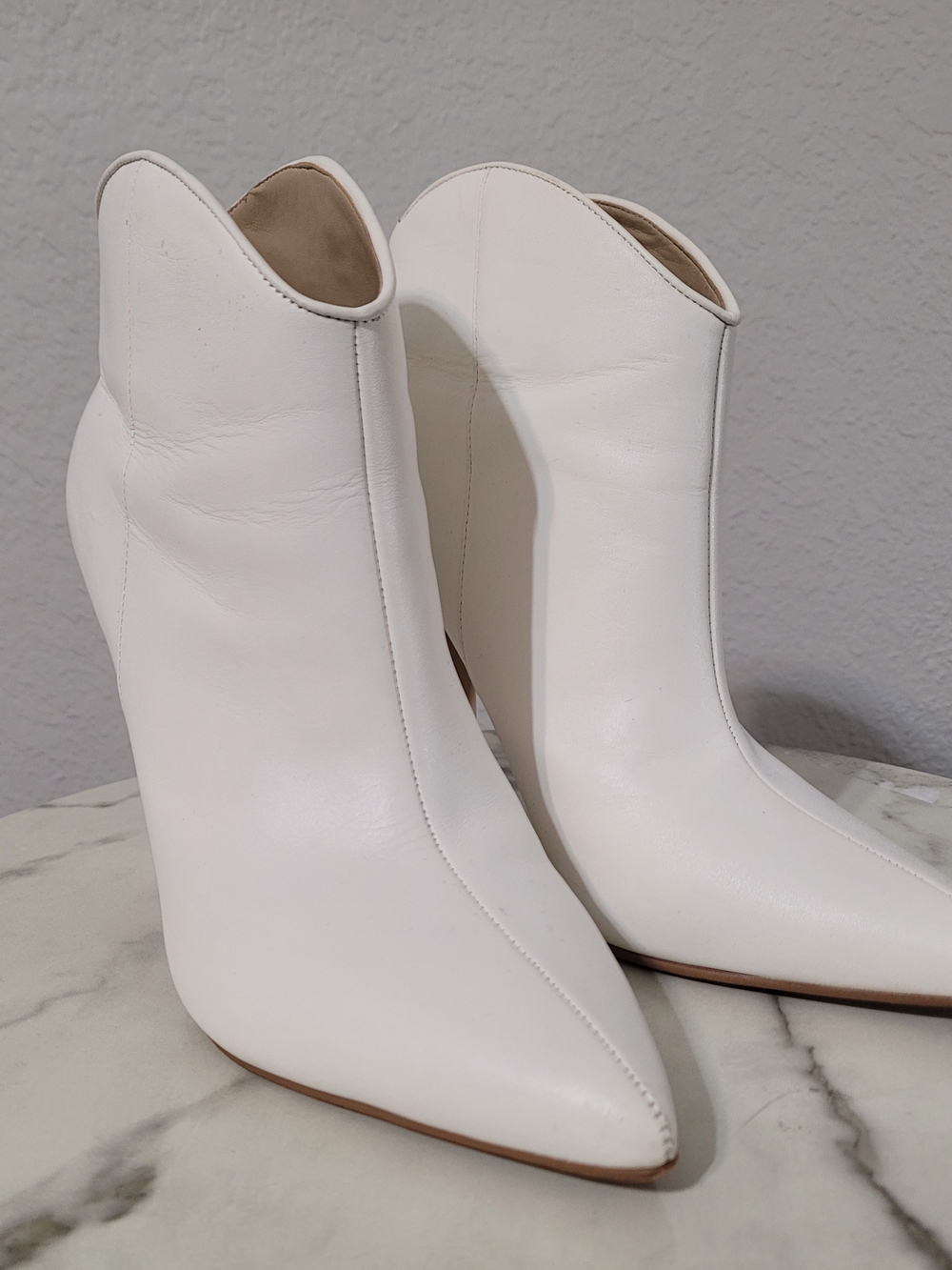 Marc Fisher White Pointed Toe Ankle Booties Size 8 LTD Masina Block Heel
